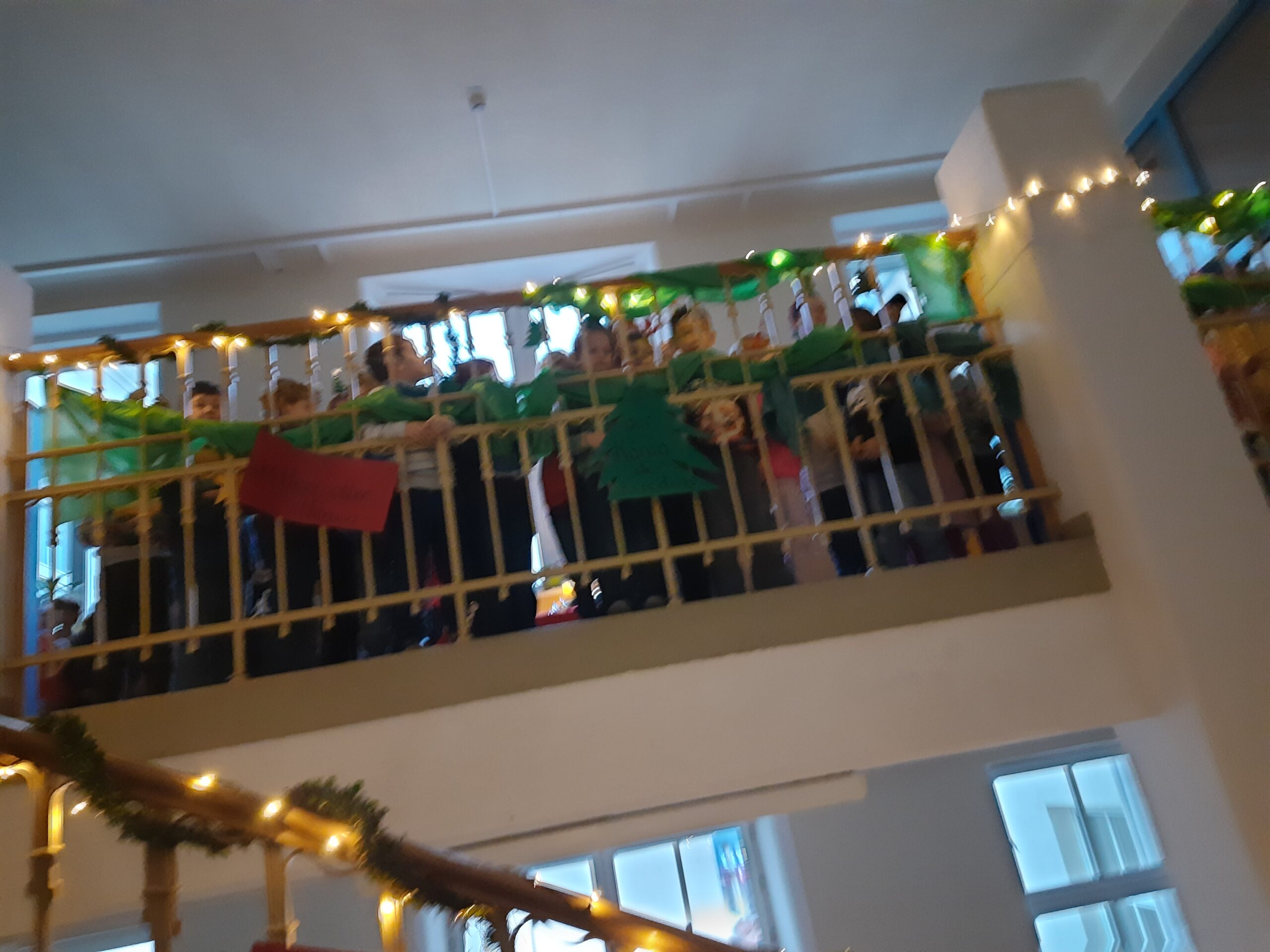 Adventsingen im Stiegenhaus